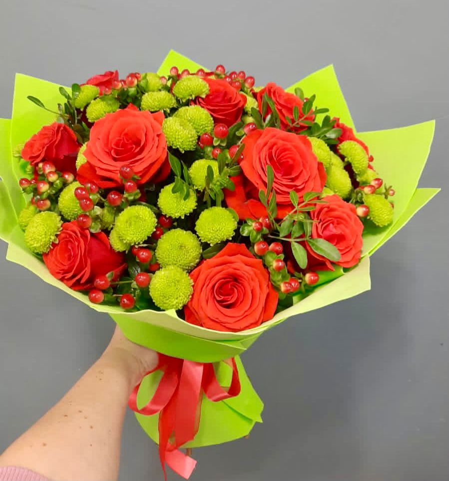 Букет цветов из: Хризантемы и Розы в Русской Поляне