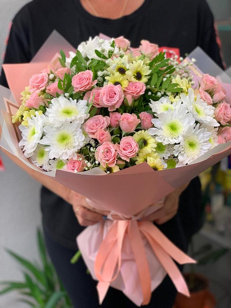 Букет цветов из: Розы и Хризантемы в Русской Поляне