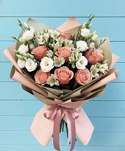 Букет цветов из:  Розы, Альстромерии и Лизиантусы в Русской Поляне