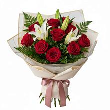 Букет цветов из:  Лилии и Розы в Русской Поляне