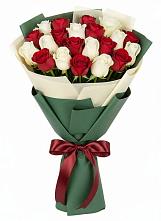 Букет Микс из красных и белых роз #REPLACE_PRED# Русской Поляне
