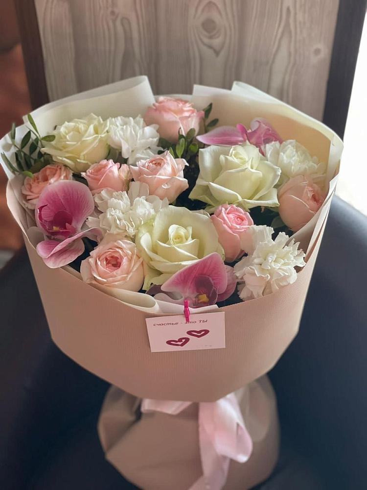 Букет цветов из: Орхидеи, Розы и Гвоздики в Русской Поляне