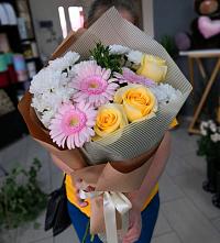 Букет цветов из:  Герберы, Розы и Хризантемы в Русской Поляне