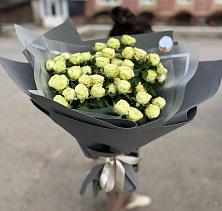 Букет Белые кустовые розы Солинеро в Русской Поляне