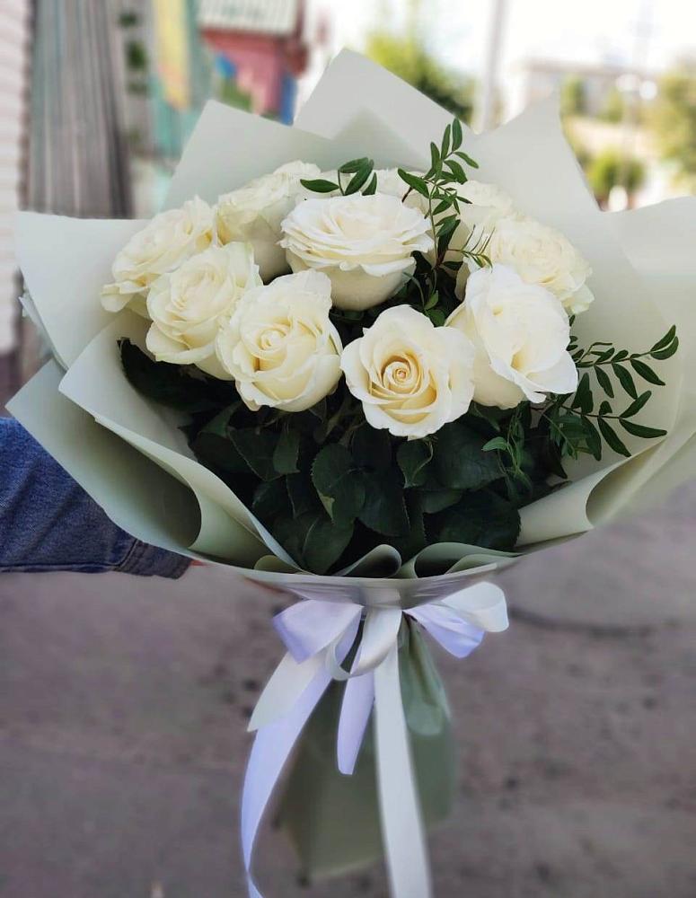 Букет Белые розы Проуд в Русской Поляне