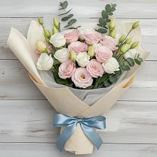 Букет цветов из:  Лизиантусы в Русской Поляне