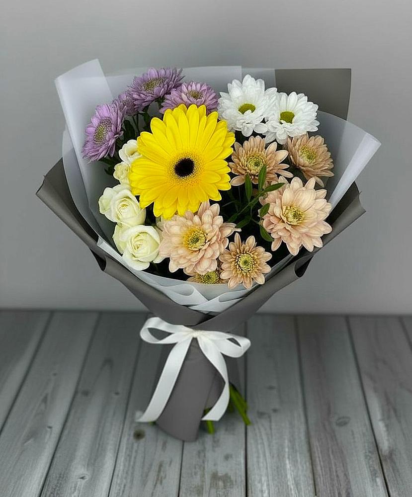 Букет цветов из: Розы, Герберы и Хризантемы в Русской Поляне