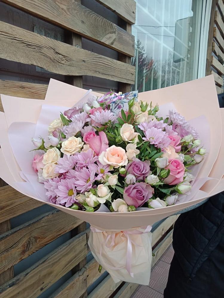 Букет цветов из: Розы и Хризантемы в Русской Поляне