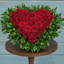 Цветочная композиция из Розы в виде сердца в Русской Поляне