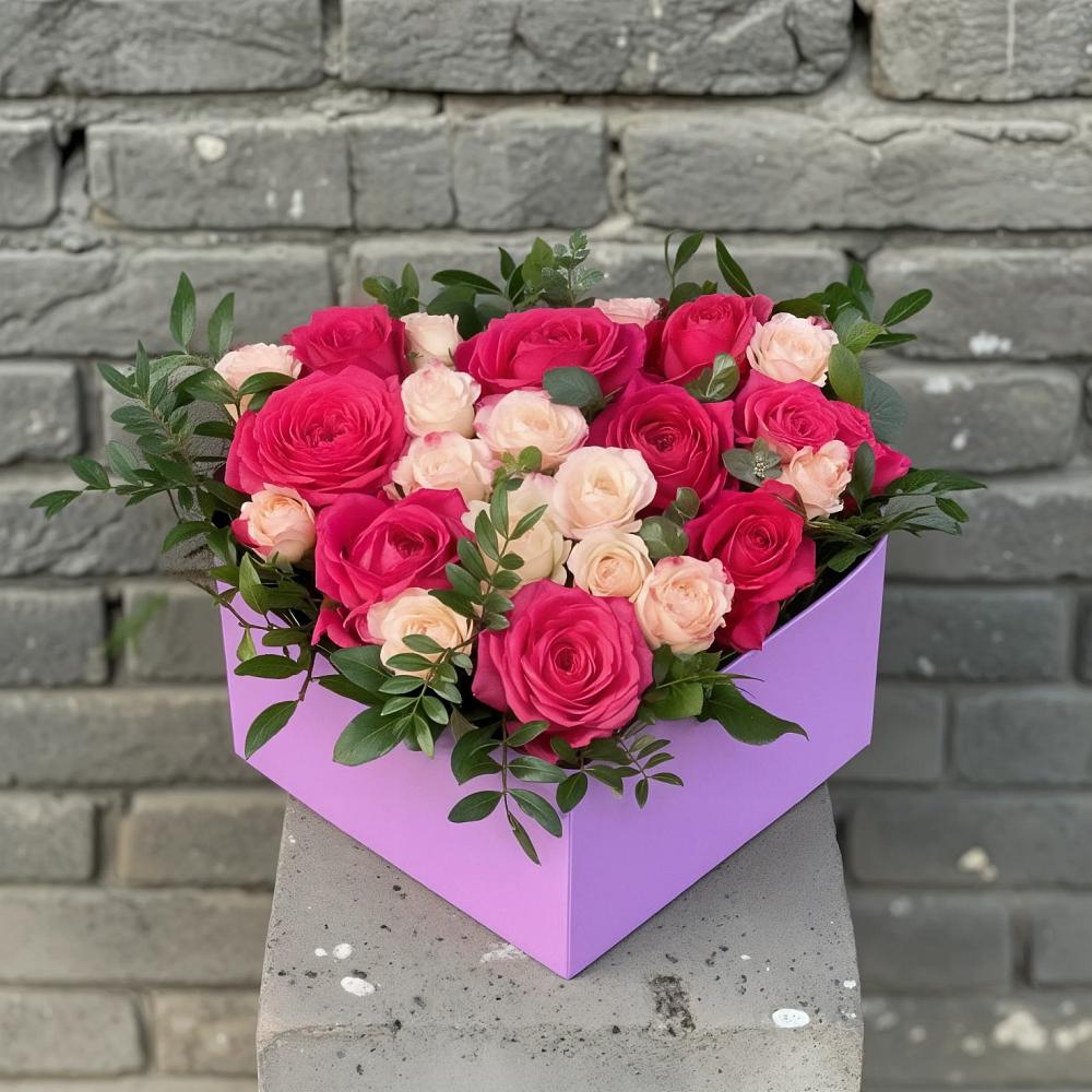 Цветочная композиция из Розы в коробке в Русской Поляне