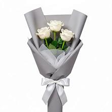 Букет 3 белые розы в Русской Поляне