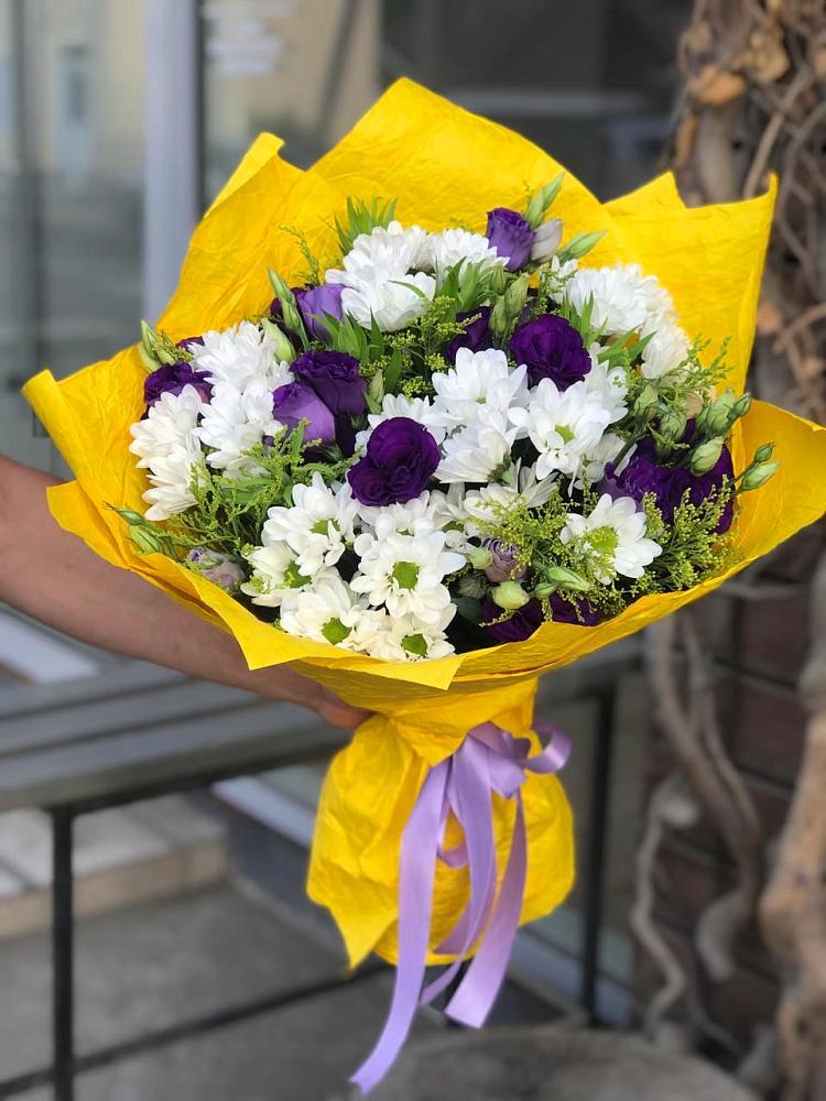 Букет цветов из: Ирисы, Хризантемы и Ромашки в Русской Поляне
