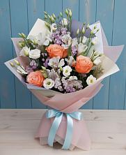 Букет цветов из:  Лизиантусы, Розы, Альстромерии и Гипсофила в Русской Поляне