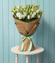 Букет цветов из:  Лизиантусы в Русской Поляне