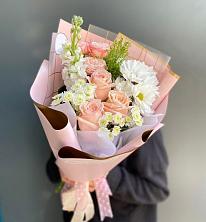 Букет цветов из:  Хризантемы и Розы в Русской Поляне