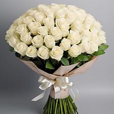 Букет 101 беля роза Белоснежка в Русской Поляне