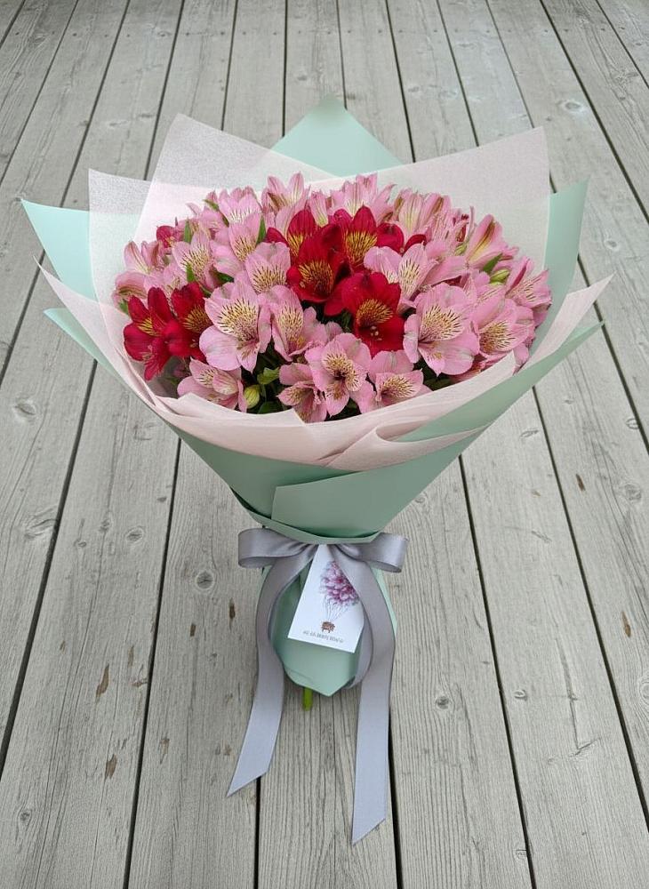 Букет цветов из: Альстромерии в Русской Поляне