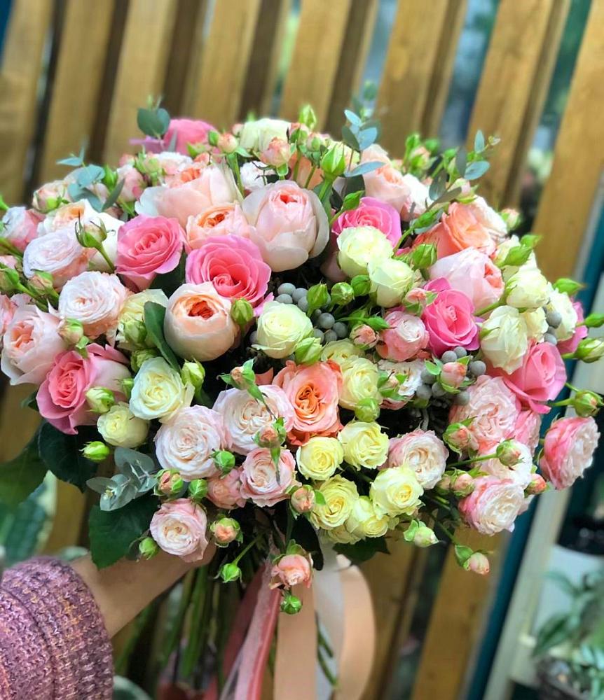 Букет цветов из: Розы в Русской Поляне