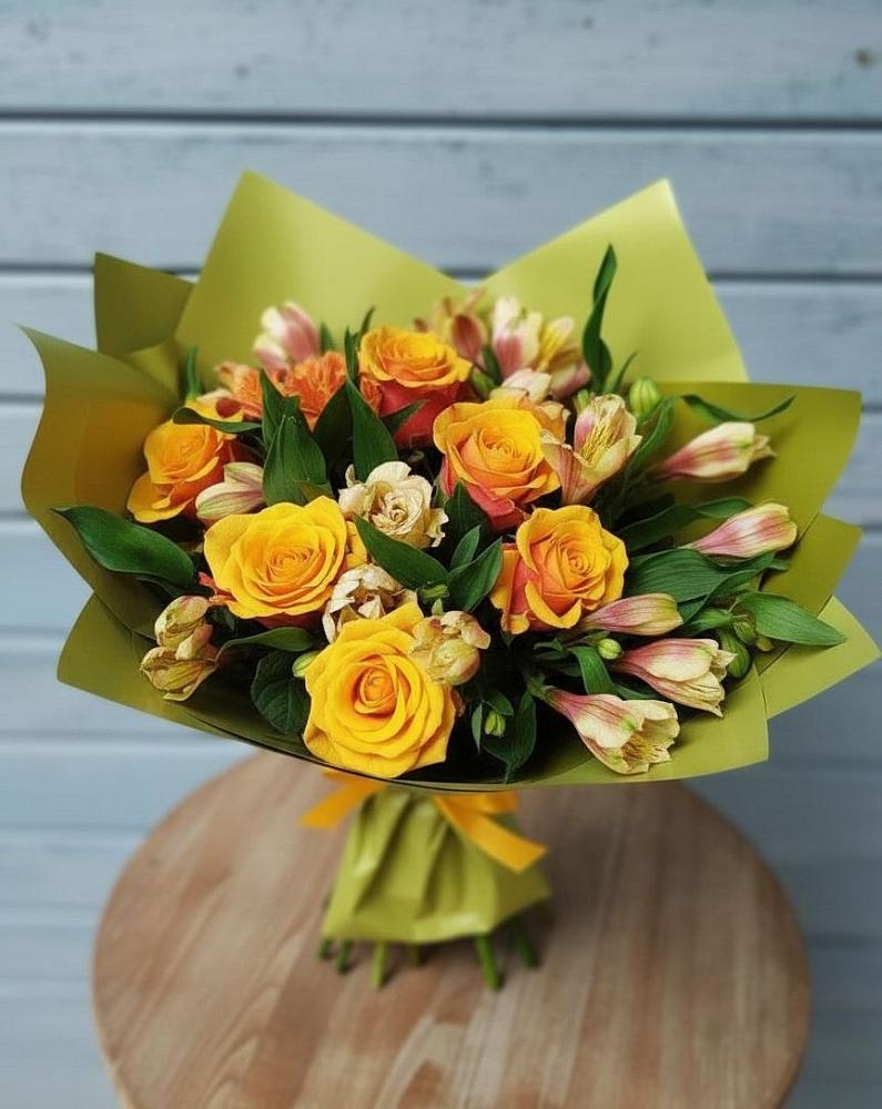 Букет цветов из: Альстромерии и Розы в Русской Поляне