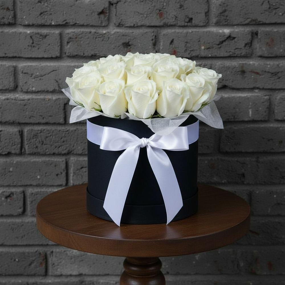 Цветочная композиция из Розы в шляпной коробке в Русской Поляне