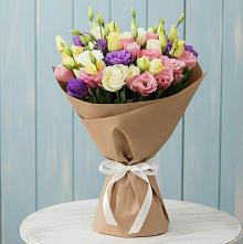 Букет цветов из:  Лизиантусы в Русской Поляне