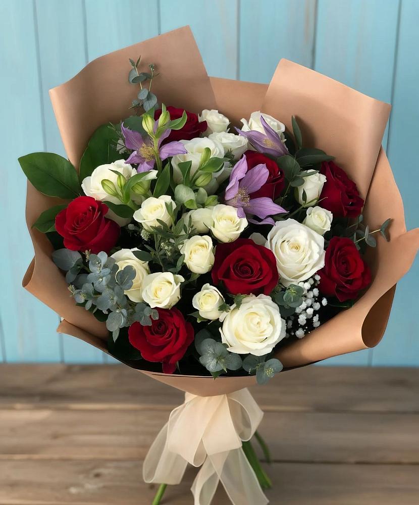 Букет цветов из: Розы и Альстромерии в Русской Поляне