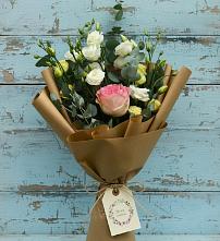 Букет цветов из:  Розы и Лизиантусы в Русской Поляне