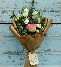 Букет цветов из:  Розы и Лизиантусы в Русской Поляне