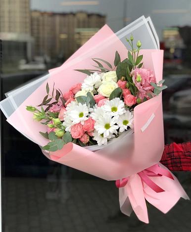 Букет цветов из: Розы, Лизиантусы и Хризантемы в Русской Поляне
