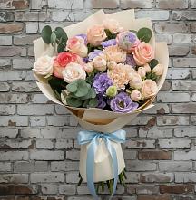 Букет цветов из:  Розы, Лизиантусы и Гвоздики в Русской Поляне