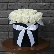 Цветочная композиция из Розы в шляпной коробке в Русской Поляне